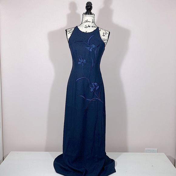 Reggio Dresses & Skirts - Vintage Reggio Embroidered Halter Neck Spaghetti Straps  Maxi Gown Size 4